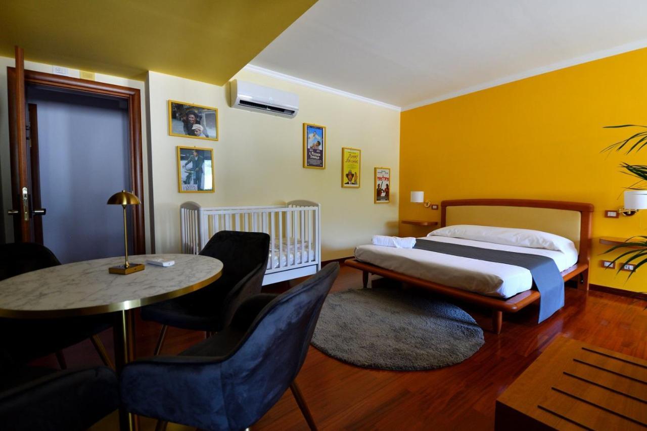 Le Cinema Bed & Breakfast Formia Exterior photo