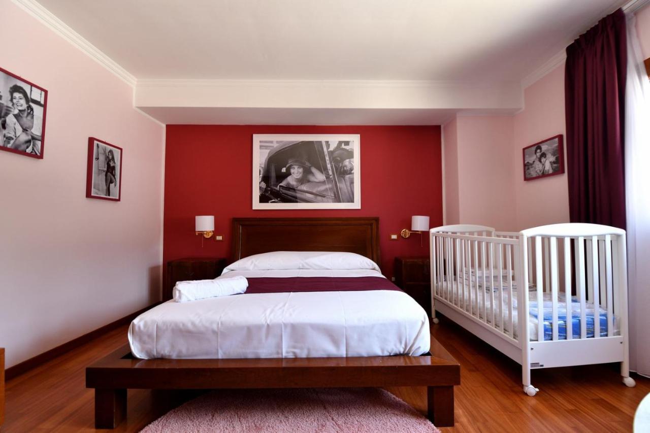 Le Cinema Bed & Breakfast Formia Exterior photo