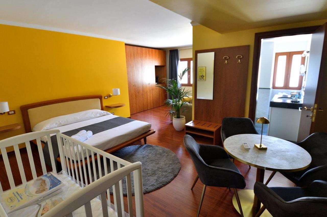 Le Cinema Bed & Breakfast Formia Exterior photo